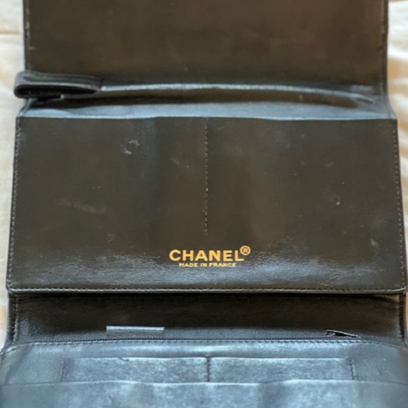 Black & white CHANEL gold-chain wristlet -- price drop to $350 for 2 days only! - Picture 5 of 5